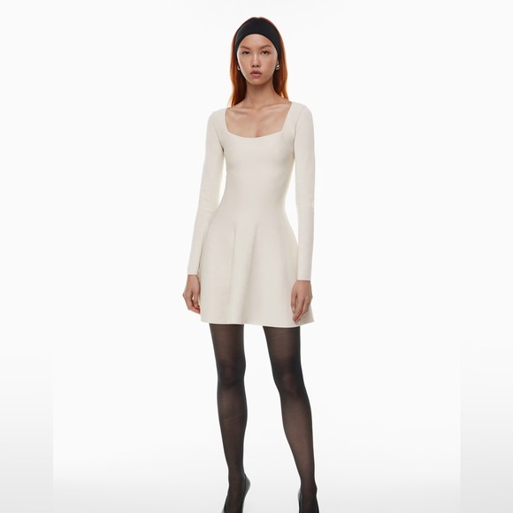 NWT Aritzia Babaton Sculpt Knit Applause Dress in Matte Pearl